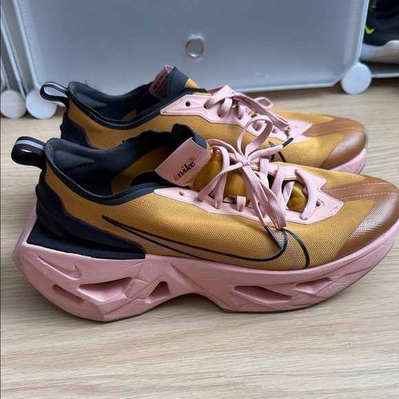Nike Women's Pink and Gold Sneakers - Picture 3 of 4
